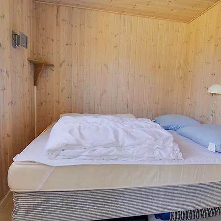 Three-bedroom Holiday In * Hals