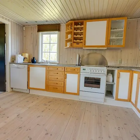 Three-bedroom Holiday In * Hals