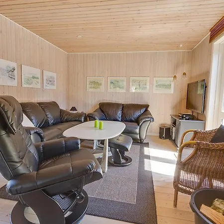 Hébergement de vacances Three-bedroom Holiday In *