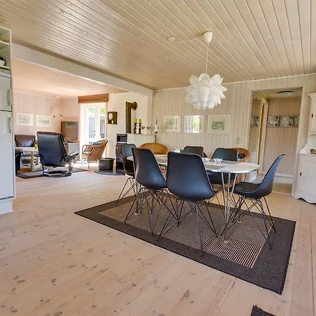 Hébergement de vacances Three-bedroom Holiday In *