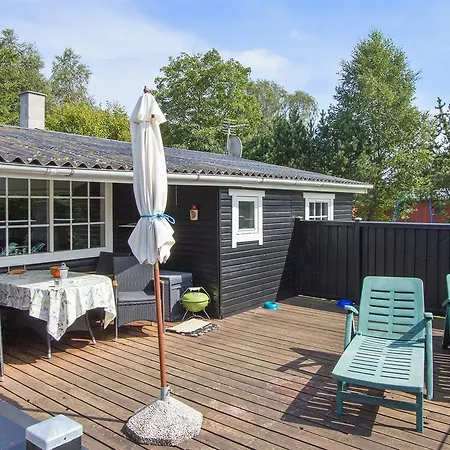 Three-bedroom Holiday In * Hals