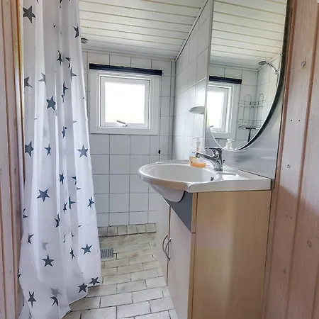 Three-bedroom Holiday In * Hals